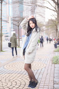 日韩美女脱裤摸免费视频
